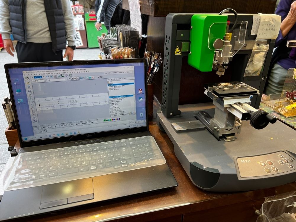 Vamos trabalhar em Asakusa aproveitando ao máximo o inglês e o espanhol! Os salários da equipe de vendas de pauzinhos podem ser entregues ★