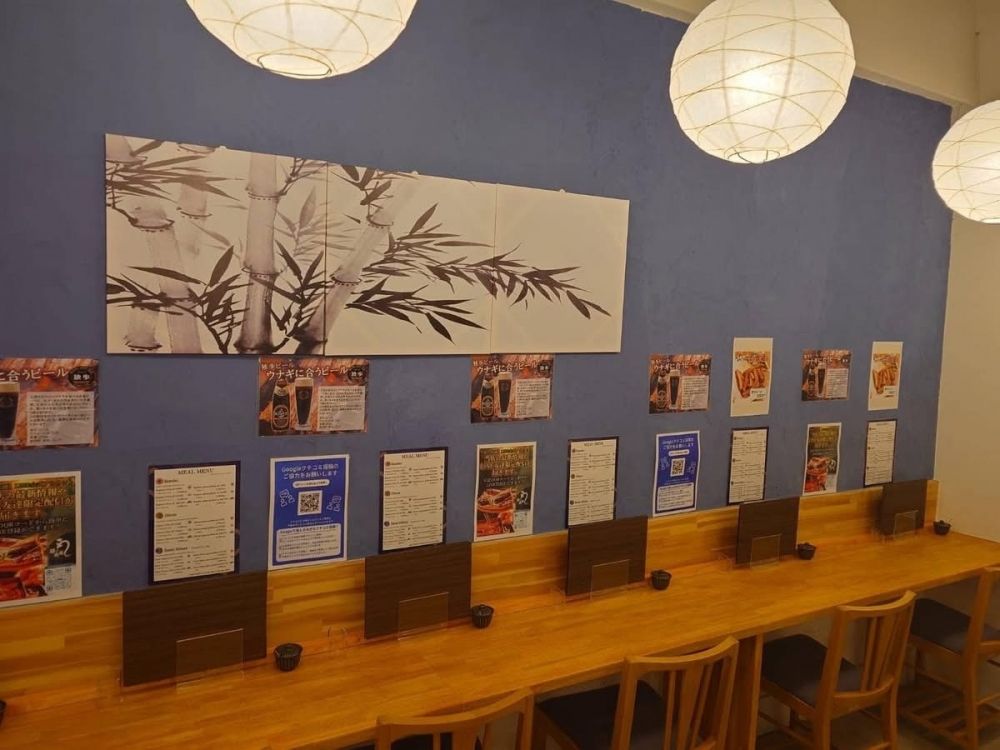 [Comida japonesa] [Enguia] A cozinha e o hall de uma cadeia de lojas de enguias com mais de 300 lojas