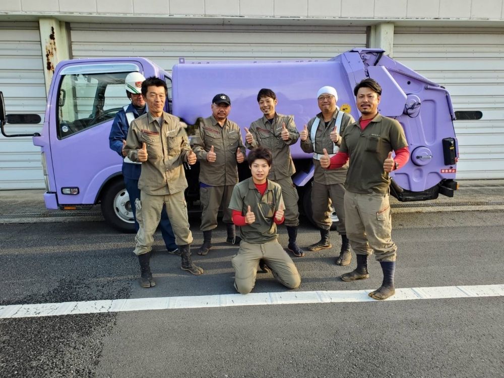 Cortando e cortando! Trabalho na estrada!