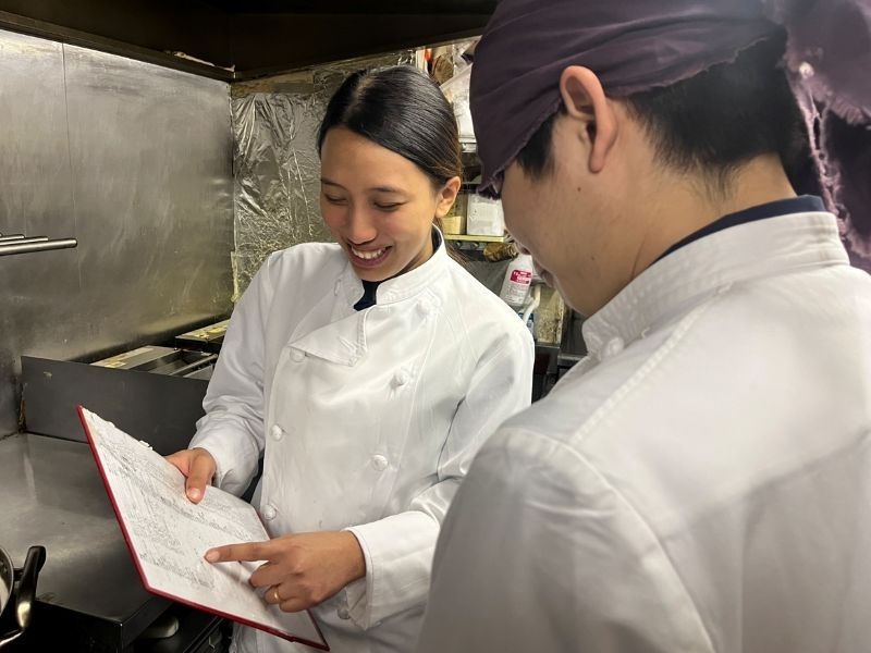 N3 필수 [도쿄 긴자역 바로 옆] 식음료 스탭/외국인 활동/레스토랑 개발 중인 성장 기업