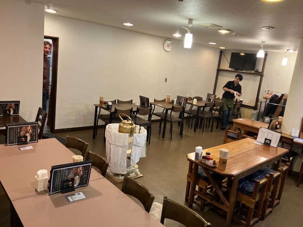 [Izakaya Hall] Morar incluído, despesas de moradia são gratuitas/refeições incluídas/perto das pistas e é divertido trabalhar