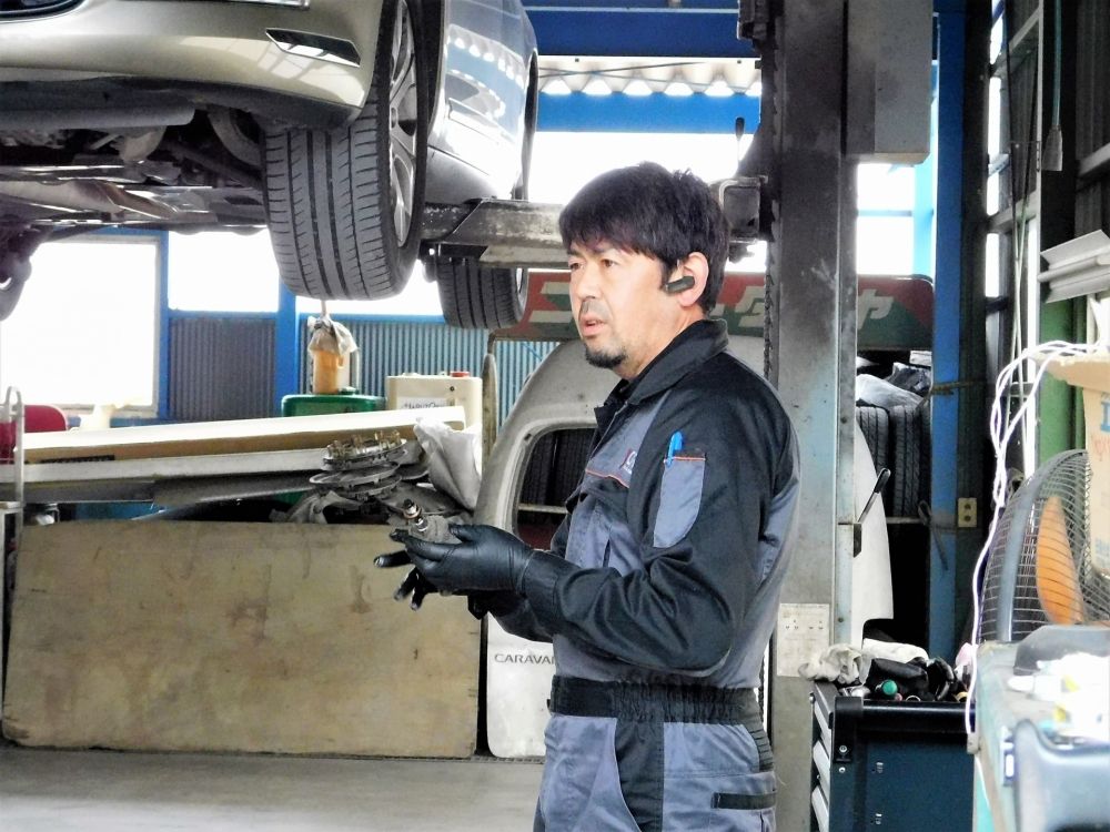 브라질, 필리핀, 미얀마에서 온 많은 남성들이 [자동차 부품 제조] 제조, 판매, 조립/검사에서 활동하고 있습니다.