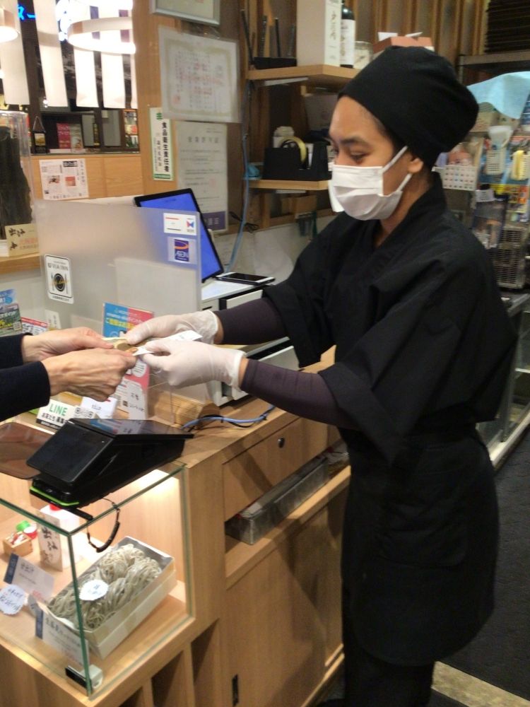 Nhân viên dịch vụ khách hàng nhà hàng