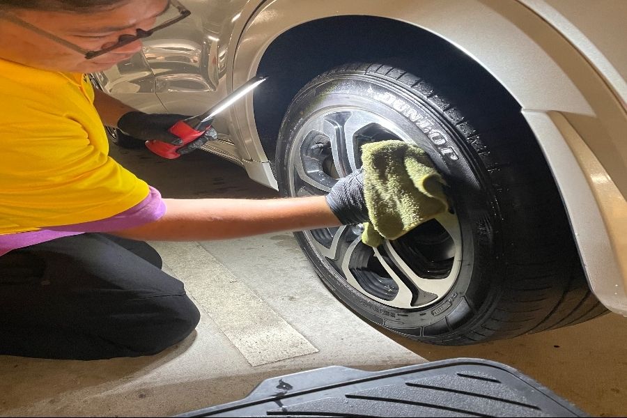 【尼崎駅直結！】テレビで話題の洗車スタッフ★未経験OK！