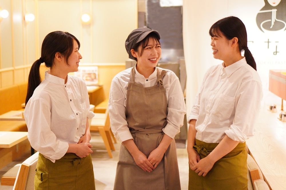 [Chào mừng những người chưa có kinh nghiệm] Kết nối trực tiếp với ga Shinjuku! Makanai miễn phí! Nhân viên quán cà phê với mì ống ngon