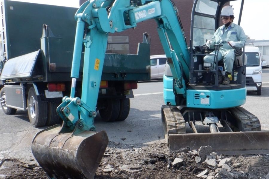 Jobs to fix roads and protect the city [work staff] inexperienced OK/meal support available!