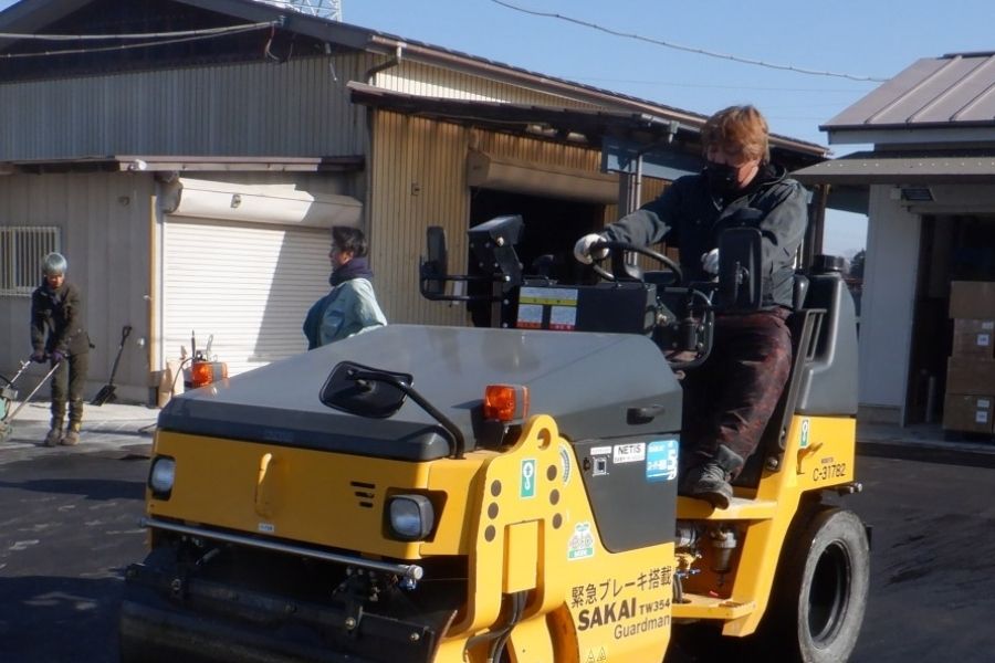 Jobs to fix roads and protect the city [work staff] inexperienced OK/meal support available!