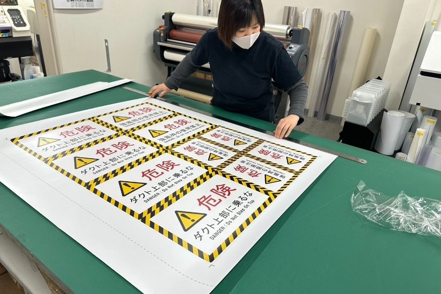 Fechado aos sábados, domingos e feriados [equipe de produção/instalação de placas] é possível consultar inexperiente em OK/dormitório/aluguel