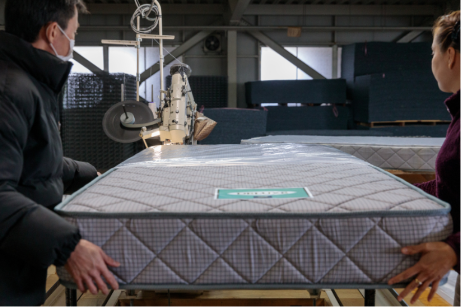 没有经验还行，收入高 [床垫制造/交付/销售] 周六、周日和节假日不营业/可以咨询宿舍