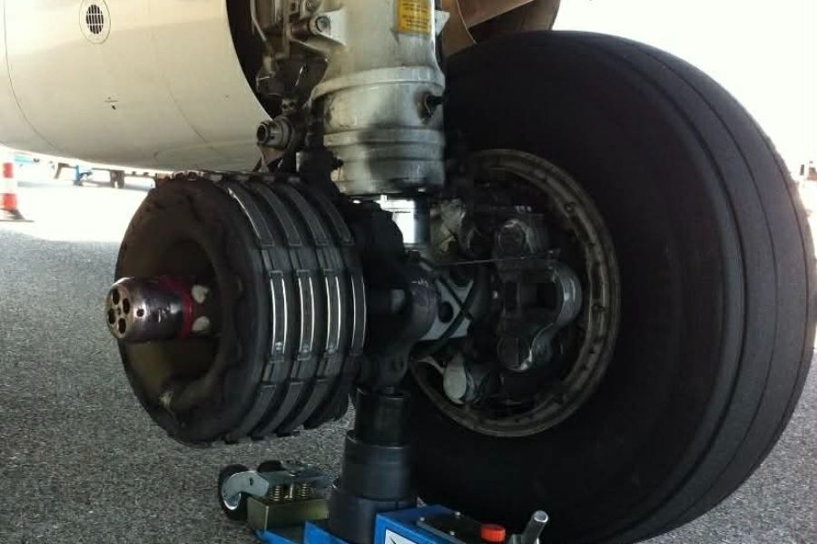 木更津市　時給1,500！！航空機のホイールタイヤ洗浄のお仕事♪