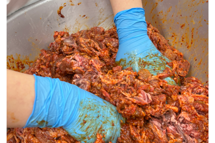 自然に囲まれながら働く【食肉加工と配達スタッフ】覚えやすい仕事/運転免許が必要！