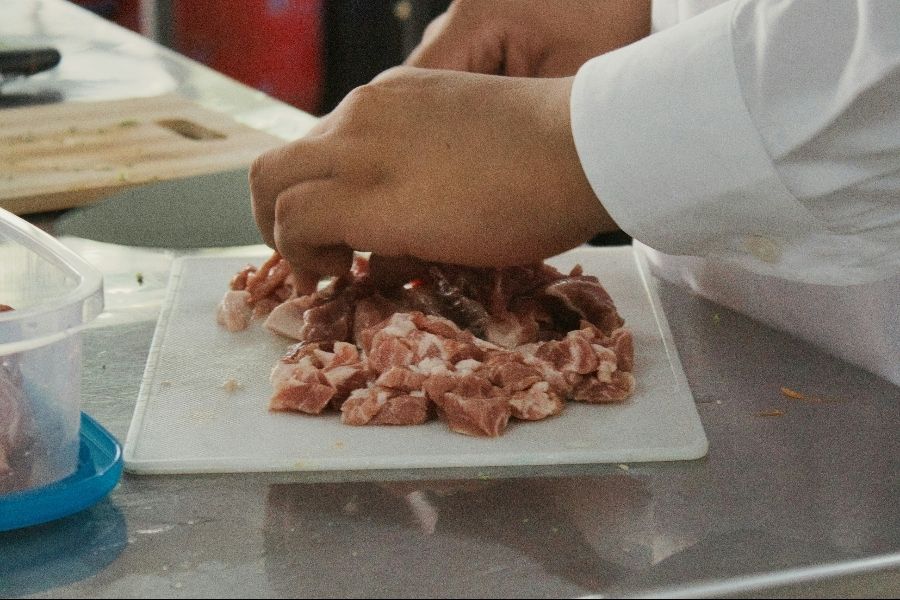 Công việc chế biến thịt bò