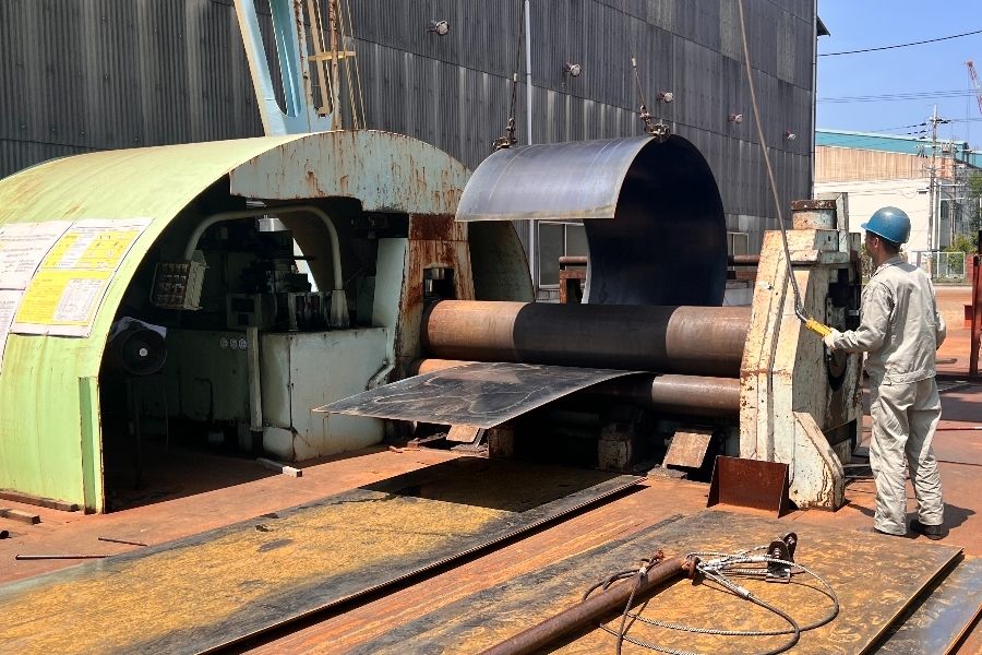 [坦克制造员工] 可以获得可观的收入，每年发放3次的奖金，在周六，周日和节假日不营业。