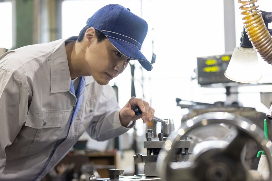 姬路市广端区/机器操作员/汽车电气零件/两班/周六、周日和节假日不营业