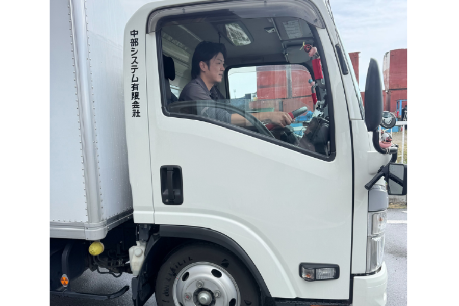 運転免許を持っている方歓迎【2tトラックドライバー】土日祝が休み/福利厚生が充実