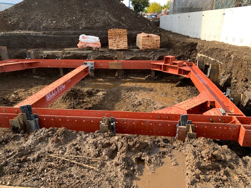 日給：13,000円～/未経験OK【鍛冶工スタッフ】残業無し/安定した仕事