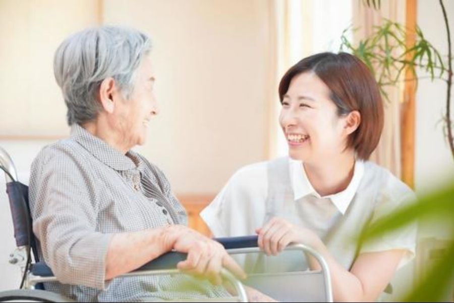 Inexperienced OK/nursing assistant staff [working in Yokohama] good access to the Tokyo area/safe training system