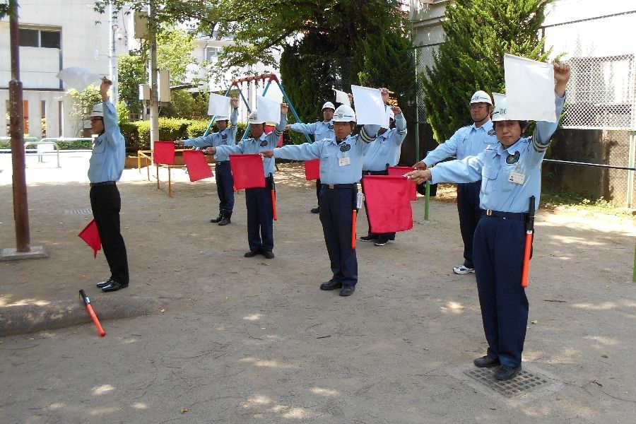 Salary can be paid in advance [Traffic security staff] Foreigners are active! Dormitory consultation OK