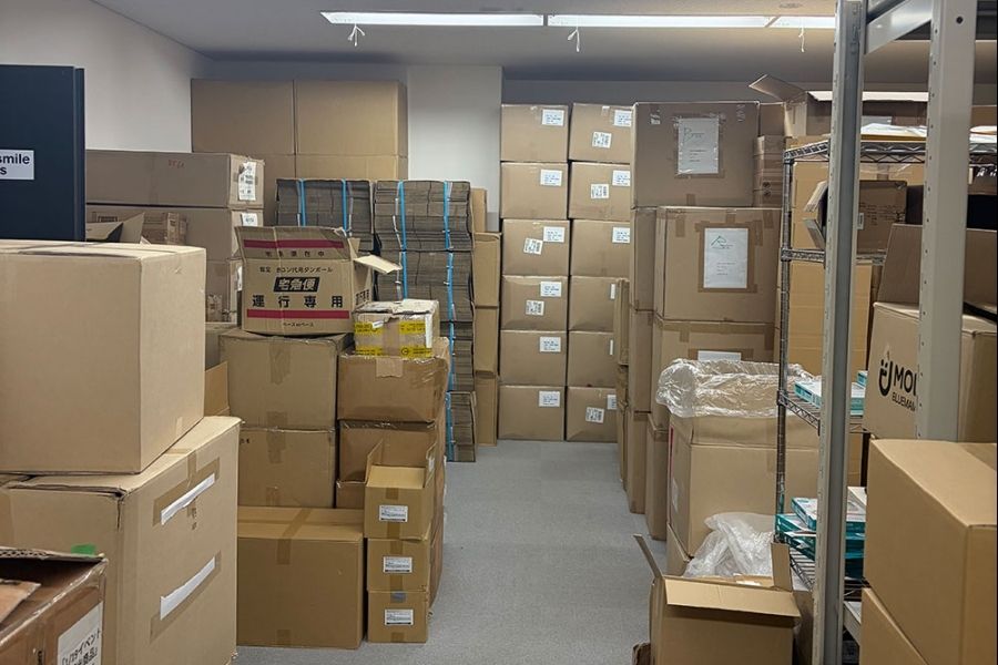 物流/时薪 1400 日元/从 13:00 开始/几乎没有加班费