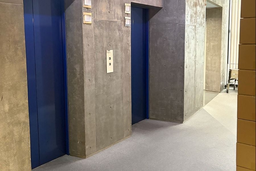 物流/时薪 1400 日元/从 13:00 开始/几乎没有加班费