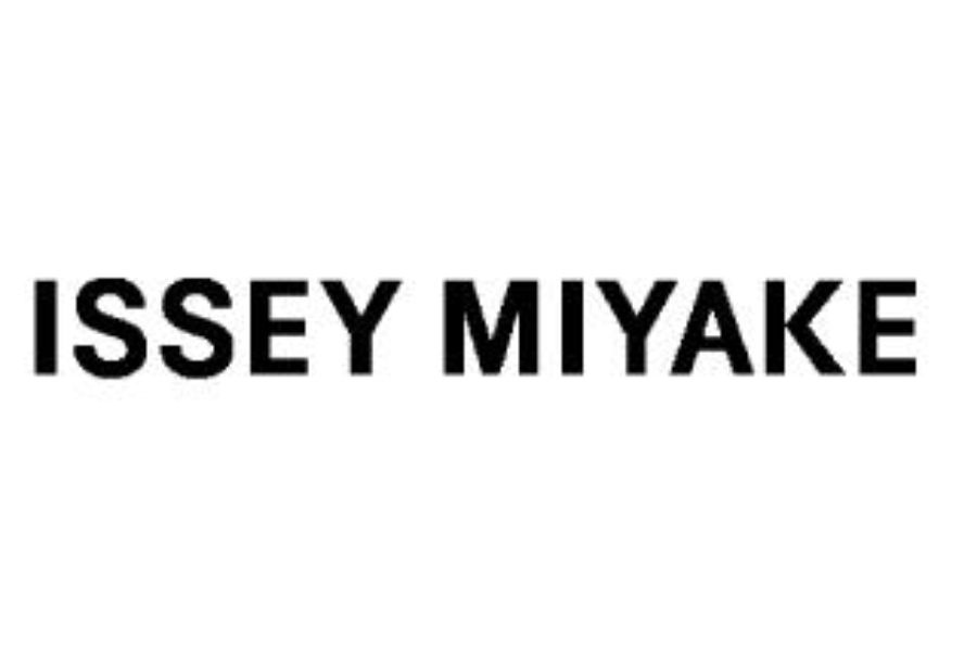 三宅一生御殿场名品奥特莱斯的销售工作