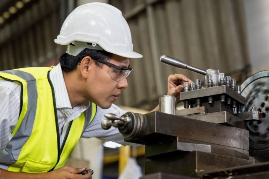 프로덕션 오퍼레이터