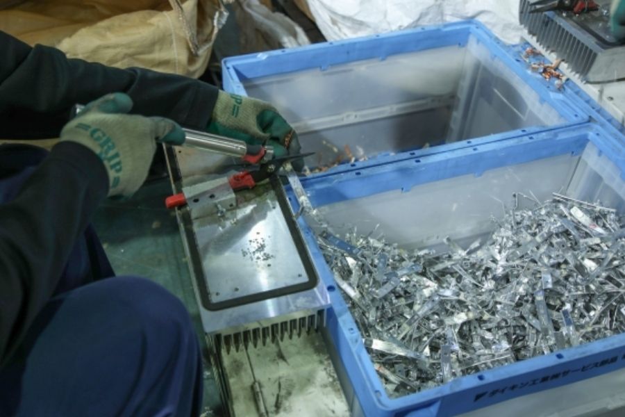 Processing of metal parts in the factory / Kawaguchi,Saitama / 1,300yen/hr