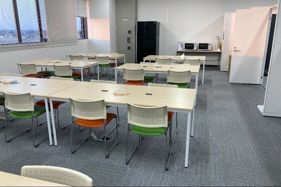 [Professionals who make use of English and Chinese] Trading card factory on-site interpreter staff | Monthly salary 250,000 to 300,000 yen