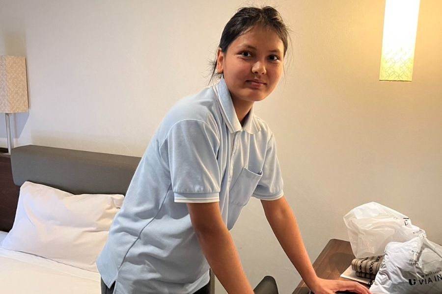 没有经验还行【床上化妆和检查员工作】佣金制度赚钱/需要会说英语的人