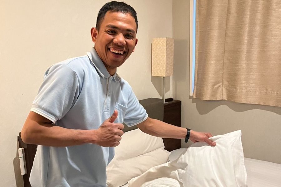 没有经验还行【床上化妆和检查员工作】佣金制度赚钱/需要会说英语的人