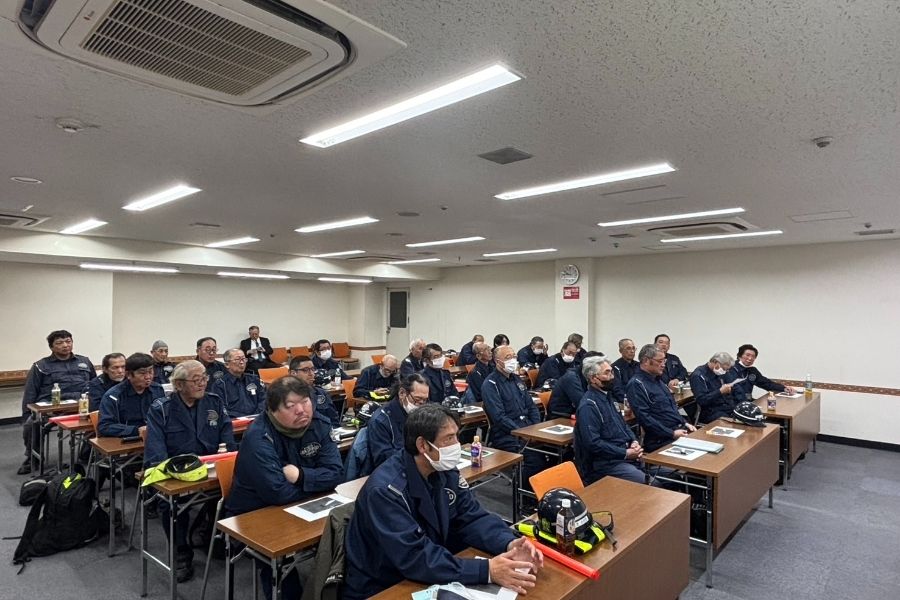 池袋地区 [欢迎没有经验/外国人入学] 交通指导日薪最高13,300日元！