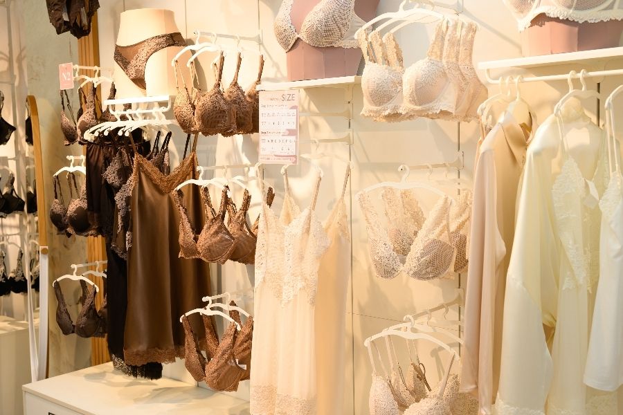 ★ Intimissimi Shinsaibashi ★ Procurando uma equipe italiana de vendas de lingerie! Funcionário em tempo integral