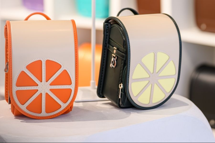 [兼职] 新店 | 包袋销售人员用英语为顾客提供服务/时薪 1400 日元至 1500 日元