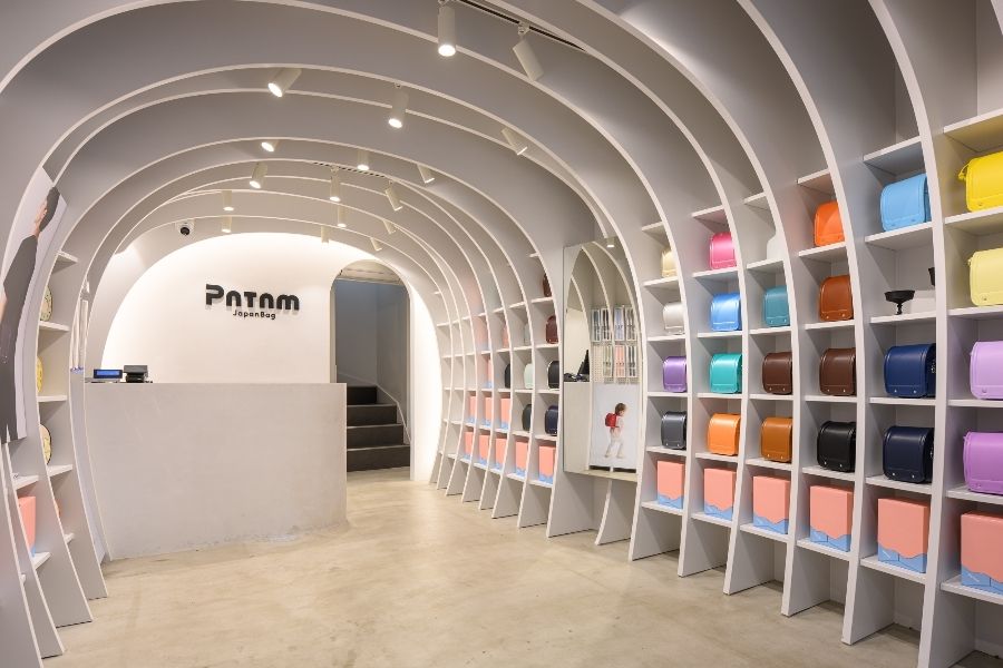 [兼职] 新店 | 包袋销售人员用英语为顾客提供服务/时薪 1400 日元至 1500 日元