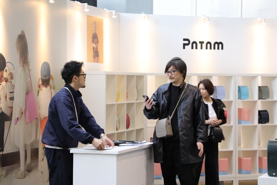 [兼职] 新店 | 包袋销售人员用英语为顾客提供服务/时薪 1400 日元至 1500 日元