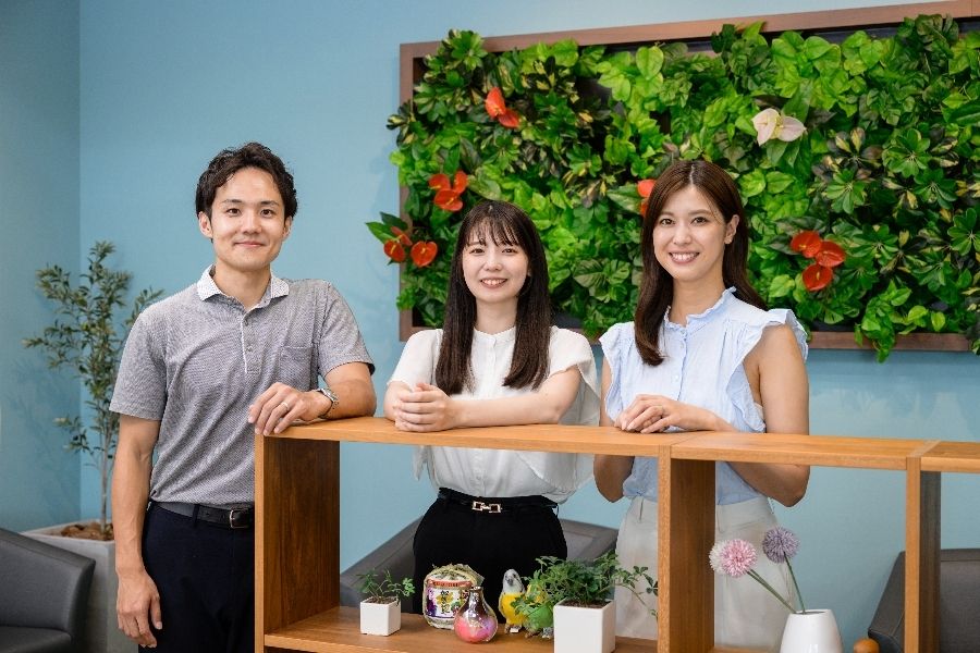 ■ 轻工 ■ 提供宿舍系统 ■ 周六和周日休息 ■ 每年休息 125 天 ■