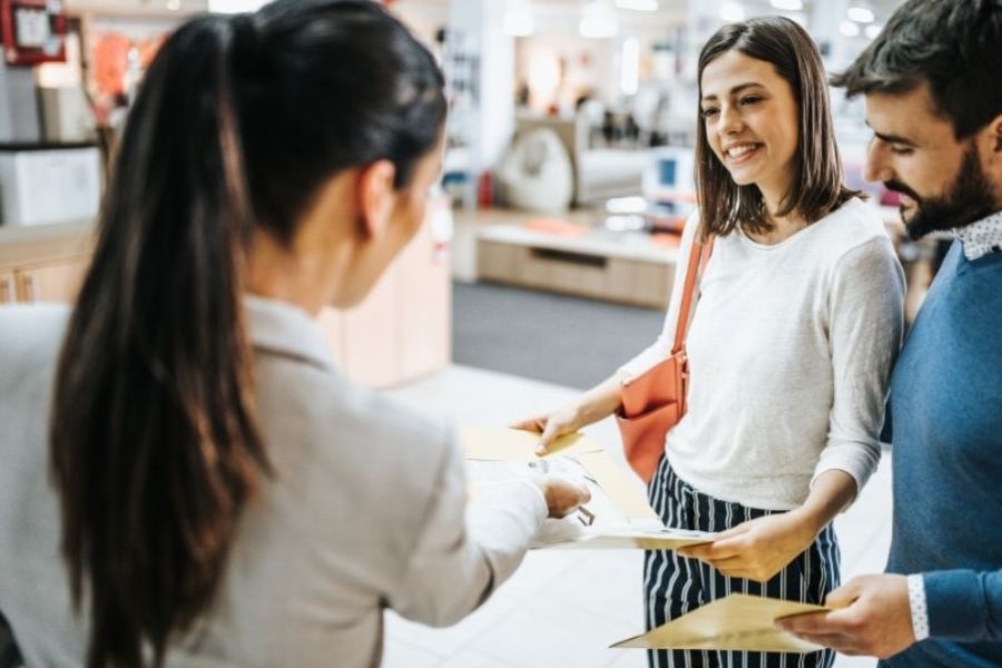 Novas vendas de frutas e vegetais, alimentos e bebidas processados