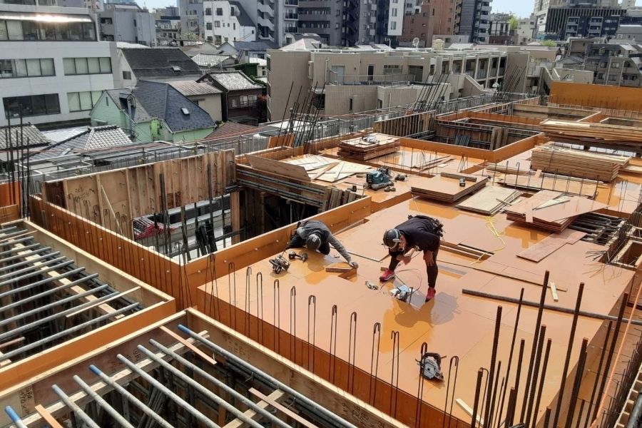 Empregado em tempo integral [salário mensal de 300.000 a 500.000, sem transferência] equipe de montagem de fôrma/Saitama Kawaguchi