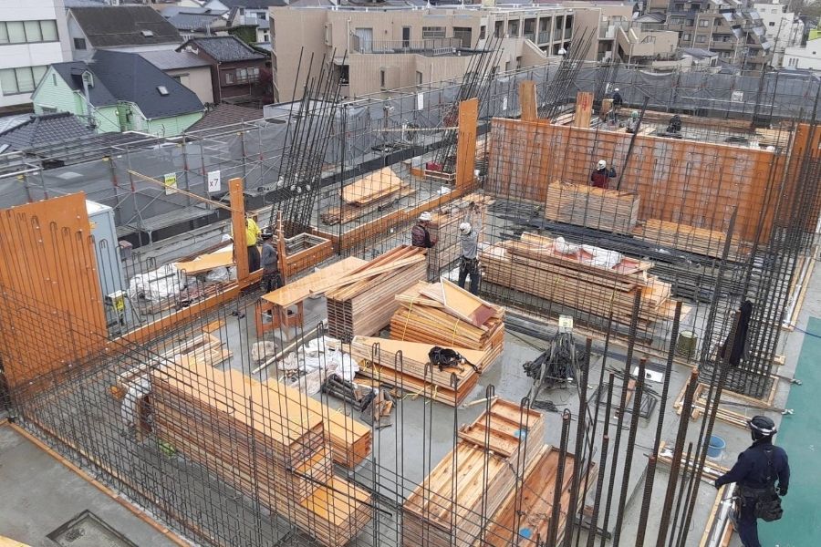 Empregado em tempo integral [salário mensal de 300.000 a 500.000, sem transferência] equipe de montagem de fôrma/Saitama Kawaguchi