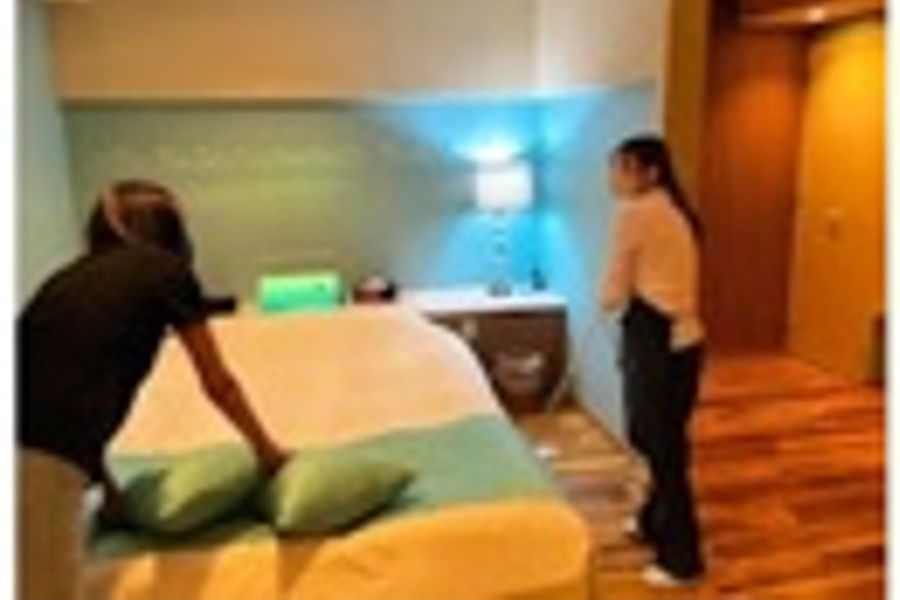 Equipe de limpeza e arrumação de quartos