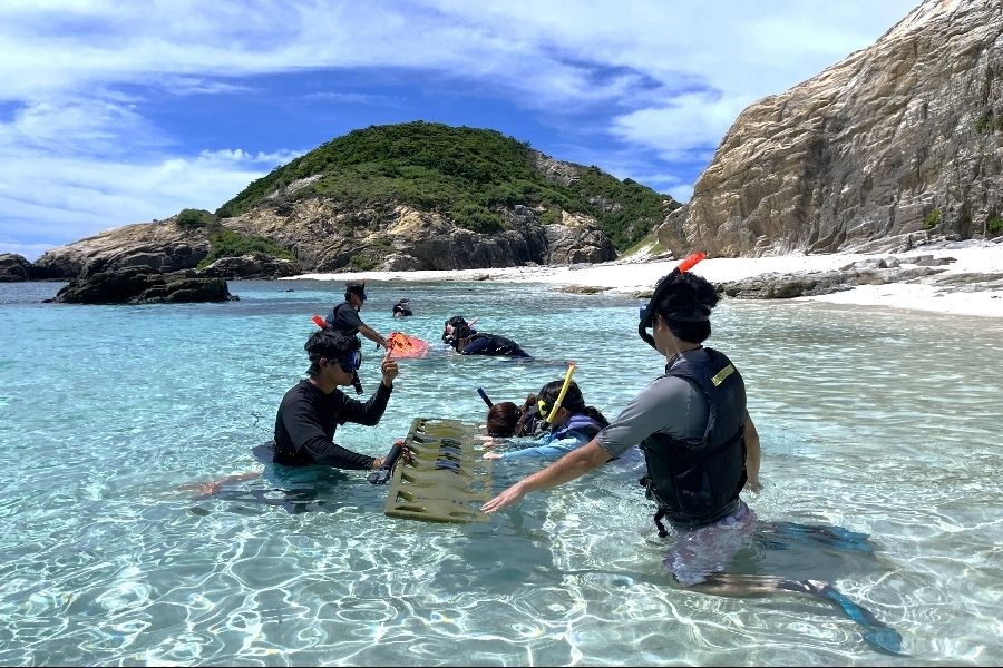 Bem-vindo ao N4 [recursos humanos estrangeiros ativos] Recrutando guias de snorkel e equipe de turismo em uma ilha remota em Okinawa!