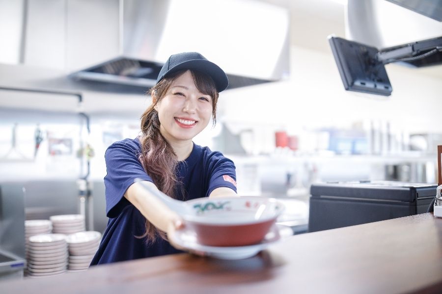 Shizuoka [with VISA support] store manager candidate · hall · cooking staff/company house 30,000 yen per month OK