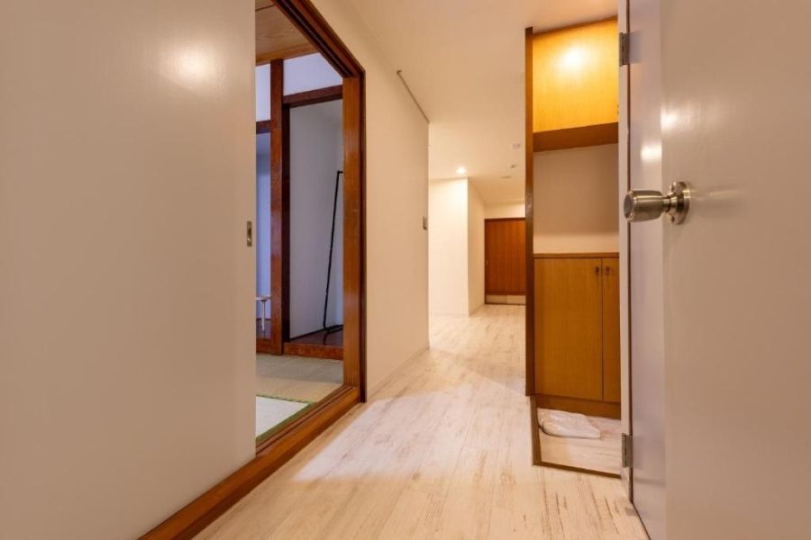 [Atividades específicas, residentes permanentes, residentes permanentes, somente cônjuges] Gerenciamento de estoque para fazer camas, limpar quartos, roupas de cama, etc.