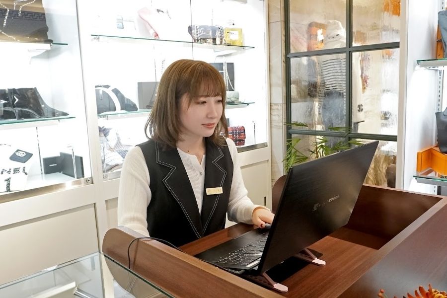 Suporte VISA disponível [equipe de vendas de alta marca] 2 dias de folga por semana/sem necessidade de qualificações/perto da estação de trem