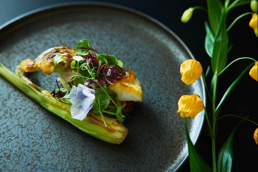 Full-time employees/experienced people [monthly salary 275,000 and up] cooking staff who make food for the best day of their lives