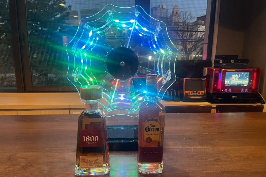 [Alto salário por hora! /Inexperiente OK! /Funcionários estrangeiros que falam inglês são bem-vindos] Vamos trabalhar em um bar!