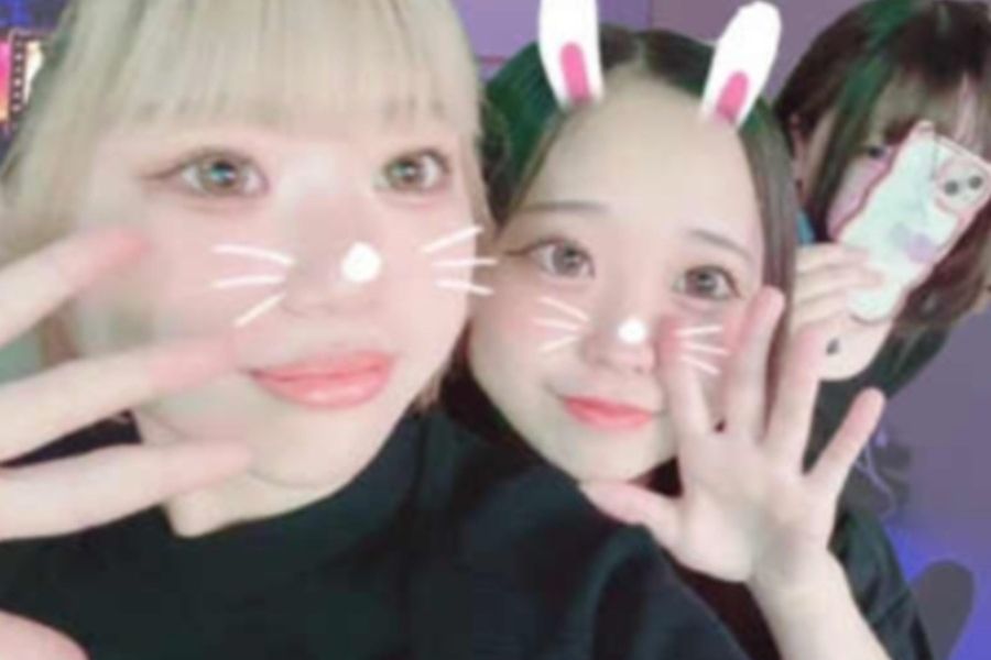 Bar para meninas onde você pode usar o inglês e se divertir trabalhando ✨