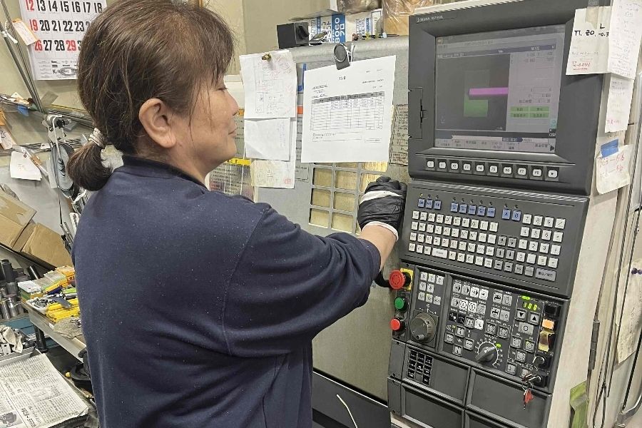 Osaka area [inexperienced OK] machine operator/dormitory available/can live for 25,000 yen rent