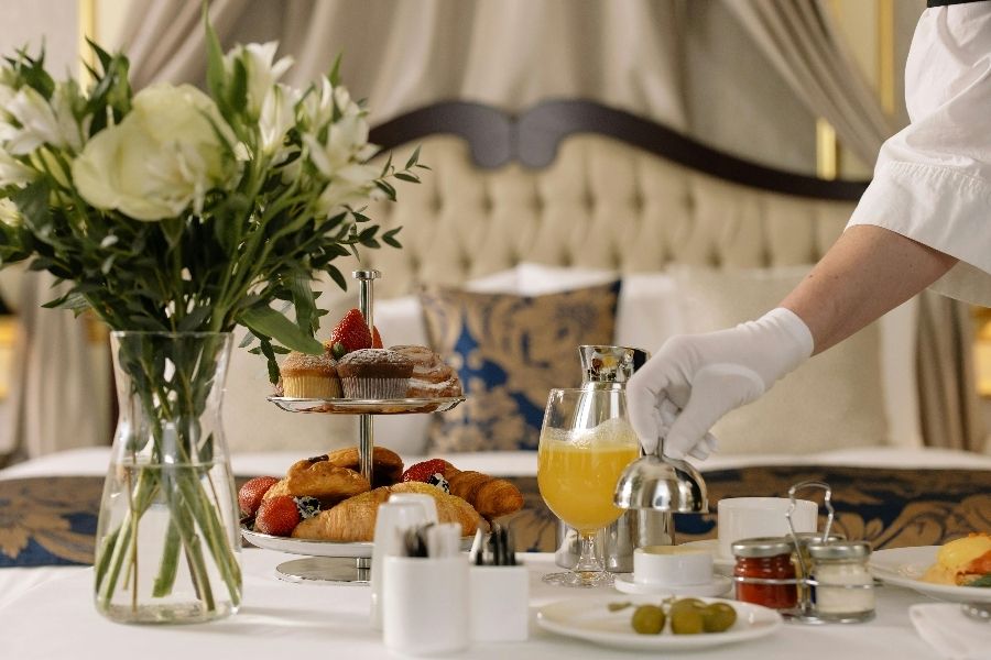 [Restaurante do hotel] Salário por hora de 1.600 ienes | Recrutamento simultâneo para 2 empregos (serviço de quarto/cozinha)