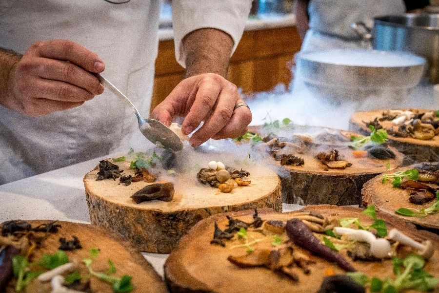 [Restaurante do hotel] Salário por hora de 1.600 ienes | Recrutamento simultâneo para 2 empregos (serviço de quarto/cozinha)
